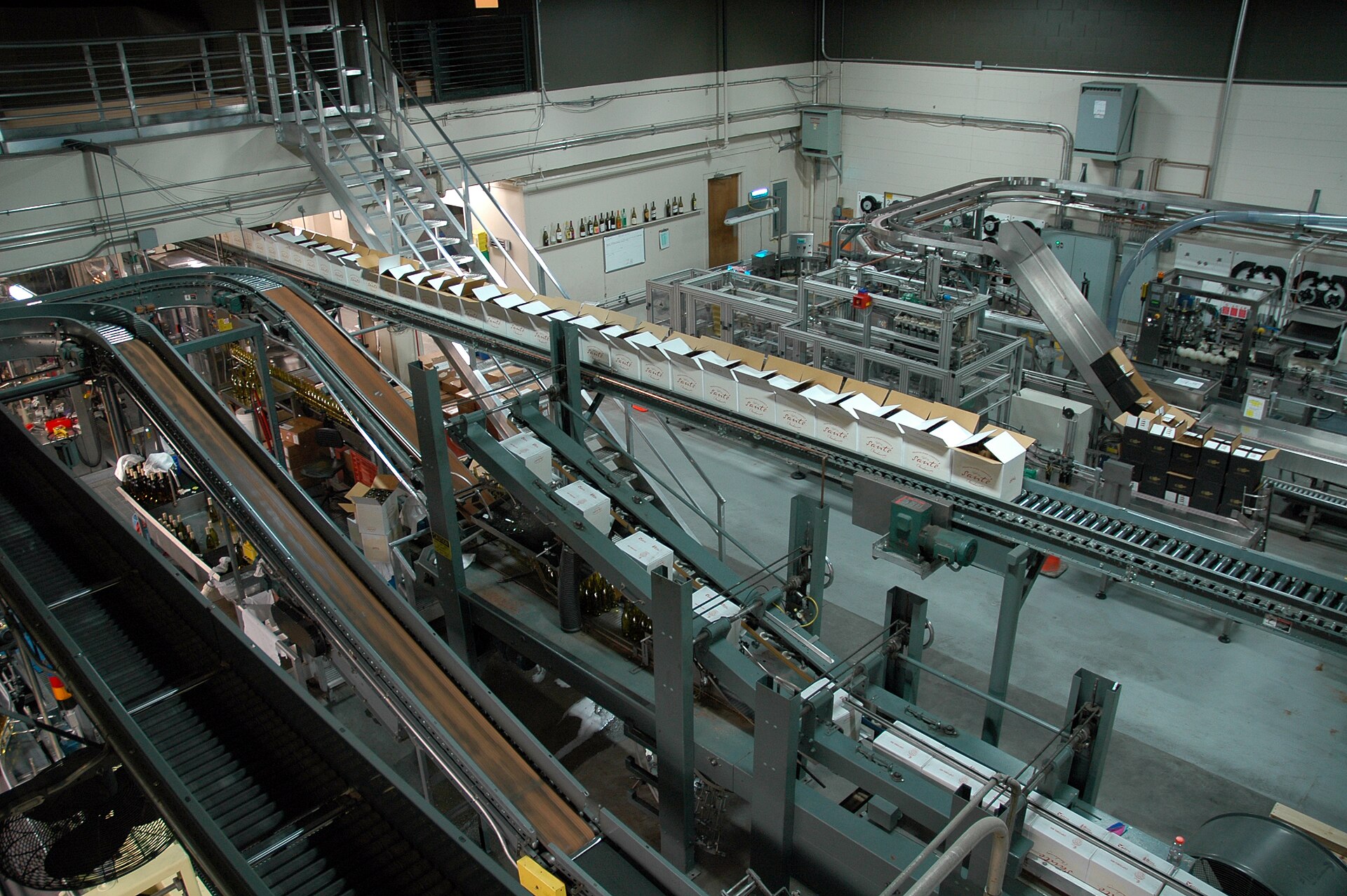 Beverage packaging line with case conveyors