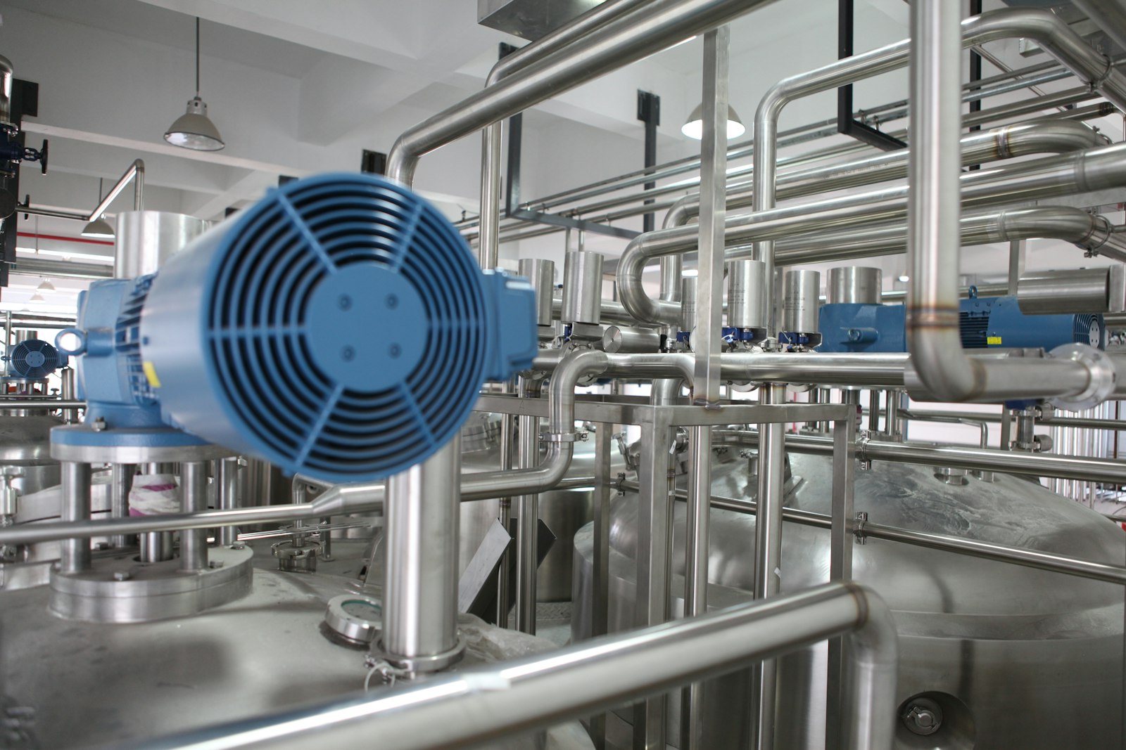 Stainless process equipment and motors in a hygienic plant